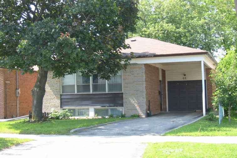 44 REGINA AVE  ASKED: $649,000 SOLD **660,000