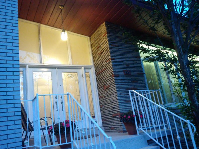 63 ROBINGROVE -LIST: $950,000 SOLD  $960,000