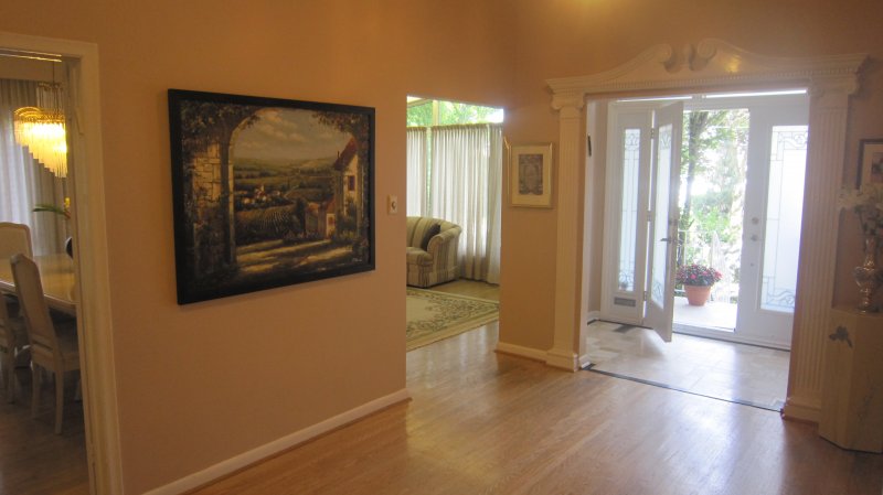 63 ROBINGROVE -LIST: $950,000 SOLD  $960,000