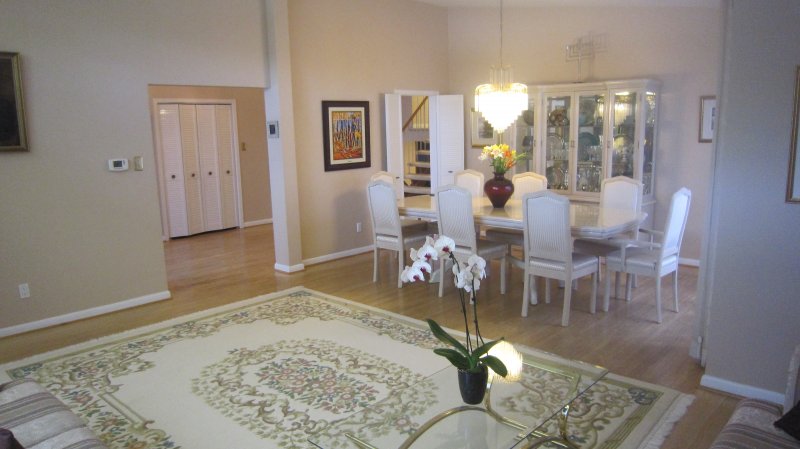 63 ROBINGROVE -LIST: $950,000 SOLD  $960,000