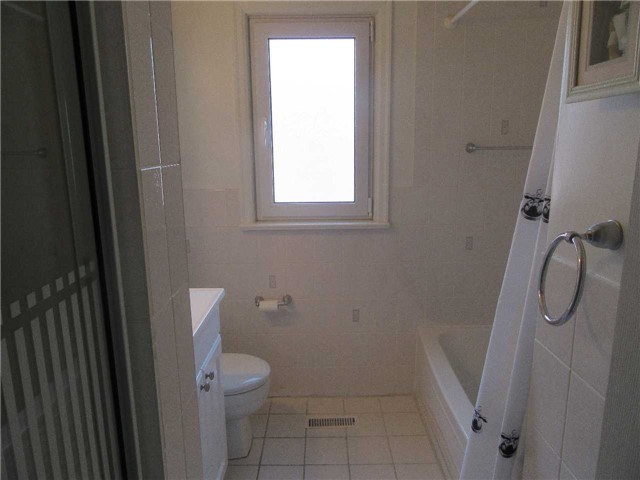 41 BARCLAY ROAD -  $1,088,000 SOLD $1,200,000