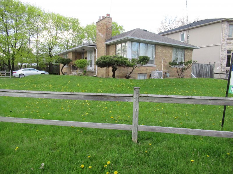 66 BRUCEWOOD CRES. OFFERED $1,200,000***SOLD