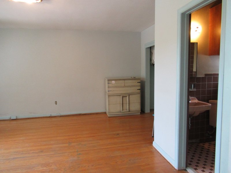 SOLD **78 WENDERLY DR. LARGE 4 BD  HUGE LOT