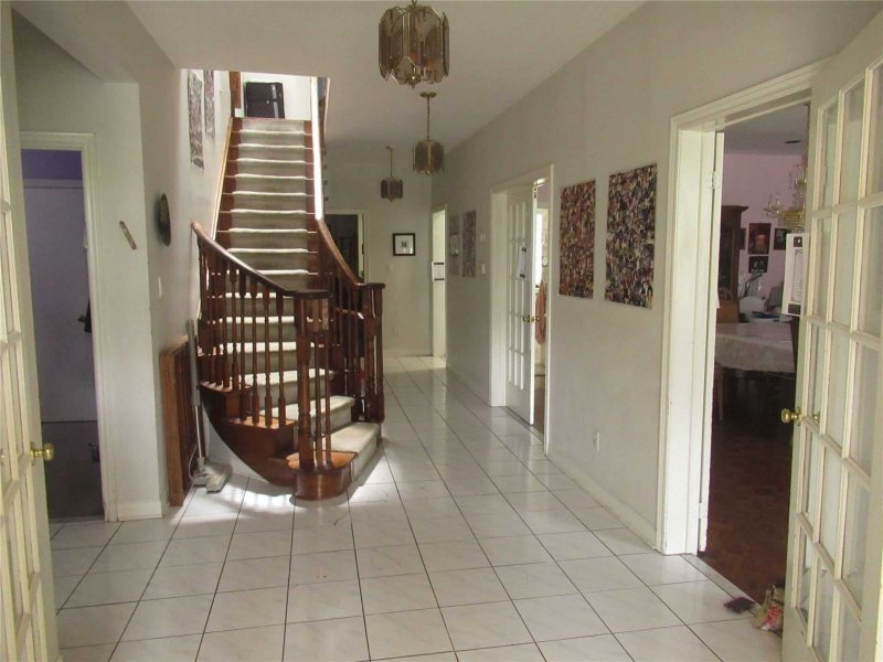 *S O L D* 61 DELL PARK - BEAUTIFUL LOCATION