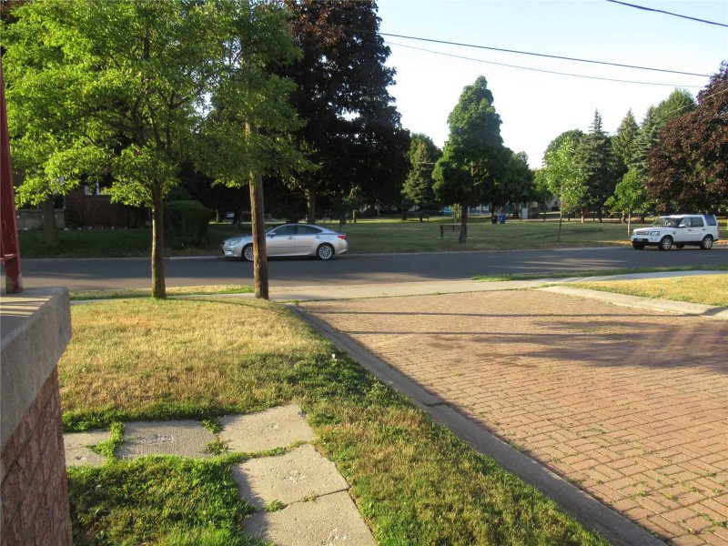 *S O L D* 61 DELL PARK - BEAUTIFUL LOCATION