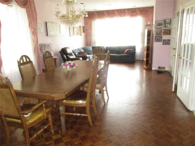 *S O L D* 61 DELL PARK - BEAUTIFUL LOCATION