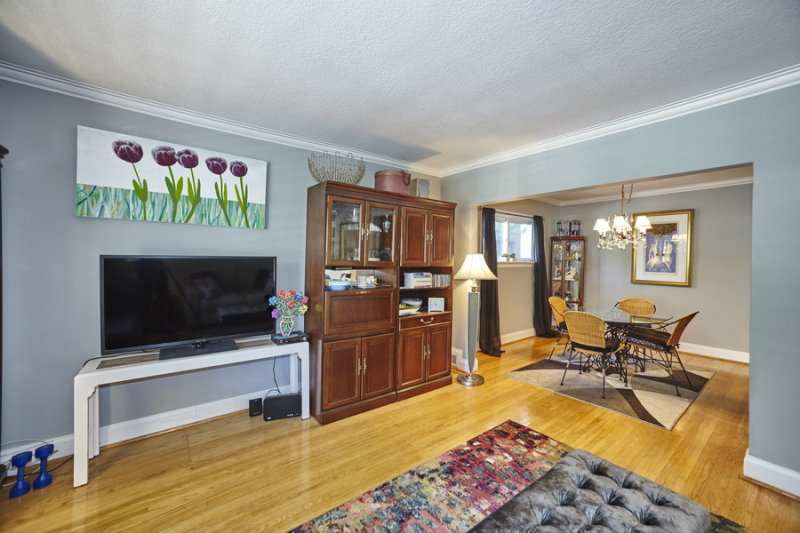 **SOLD**69 COLLINSON AVE - $1,385,000