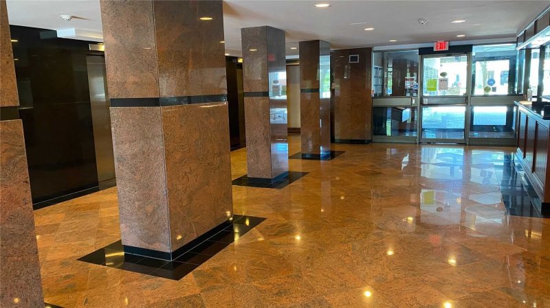 SOLD**3000 Bathurst St. #804 - $518,000