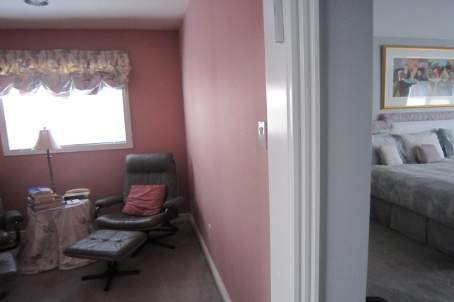 ***SOLD***   115 LAURELCREST AVE -A BEAUTY