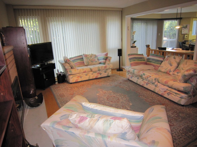 SOLD**7 JOEL SWIRSKY BLVD OFFERED AT $949,900