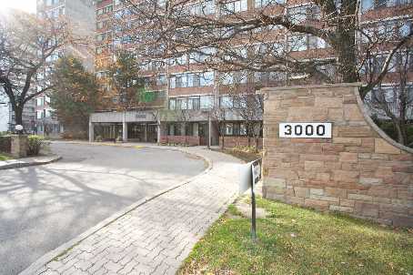 SOLD 3000 Bathurst  apt. 903