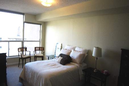 SOLD***2 NEPTUNE DR, #811* ** $239,000