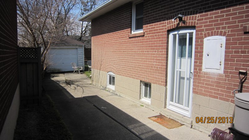 SOLD***12 COLLINSON BLVD -OFFERED @  $649.000